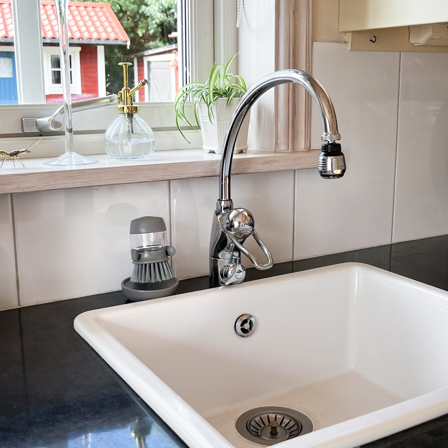 Raspborstel met praktische container voor eenvoudige en efficiënte reiniging