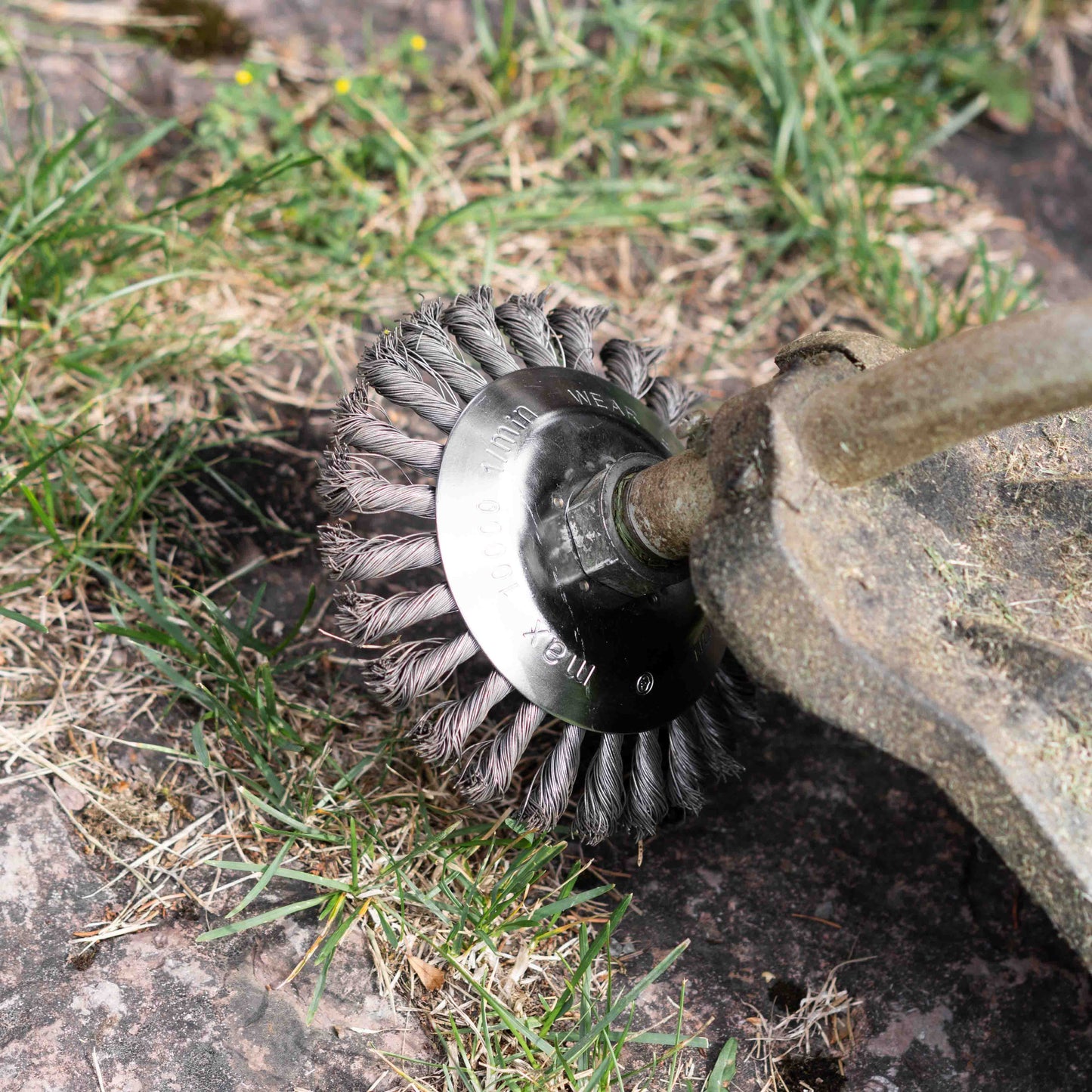 Grov Trimmerstålborstel – Effectieve Reiniging voor Zware Oppervlakken